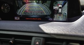 LEXUS UX: A KÜLSŐ VONALVEZETÉSE RAGAD MAGÁVAL, DE A BELSEJE EJT RABUL